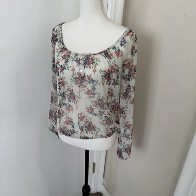 Tilly’s Full Tilt Floral Blouse Top Size Medium does have some fraying  - Image 1 of 4