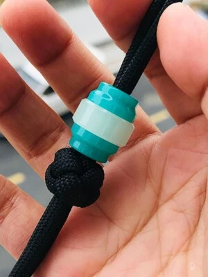 树脂刀挂绳珠在黑暗中发光伞绳吊坠手链EDC珠 — 第 1/4 张图片