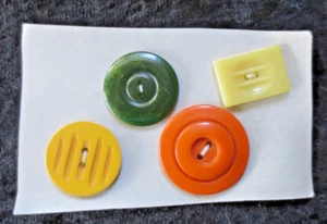 4 RETRO BUTTONS AS NEW - Picture 1 of 2