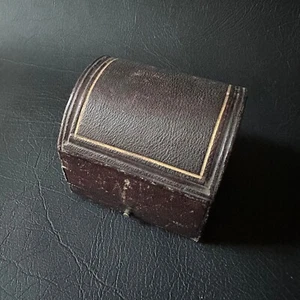 BROWN ANTIQUE ENGLISH LEATHER BOUND SATIN LINED SINGLE SILVER NAPKIN RING BOX - Picture 1 of 8