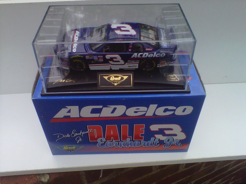 Dale Earnhardt Jr AC Delco Revell Collector's Club Car 1999 escala 1/24 Foto 1 de 1