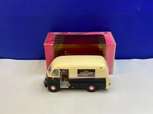 FIRST GEAR 1/25 BRIGGS & STRATTON 1940'S INTERNATIONAL METRO STEP VAN 49-0156C - Picture 1 of 15