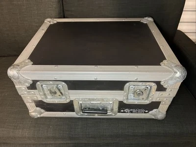 Estuche Road Ready negro y plateado  Foto 1 de 4