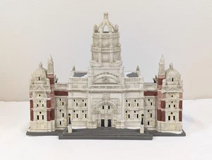 Statua mancante Dept 56 Victoria & Albert Museum serie Dickens Village 2008 LEGGI - Foto 1 di 23