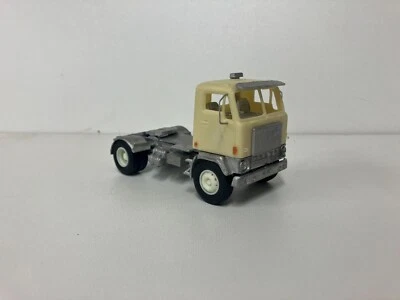 Kits de modelos de mercadorias pesadas, HG.58A Volvo G88-89 Day cab (novo kit) kit modelo de caminhão - Imagem 1 de 4