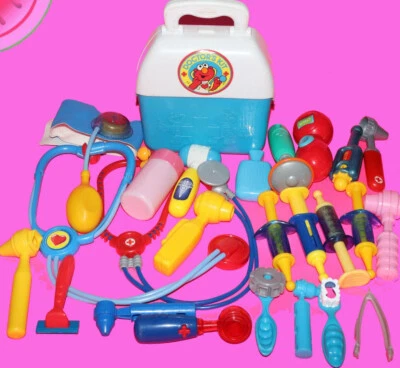 ELMO'S Doctors Kit SESAME STREET Estuche con 24 Accesorios Dr. Toy TYCO 1998 jugar Foto 1 de 4