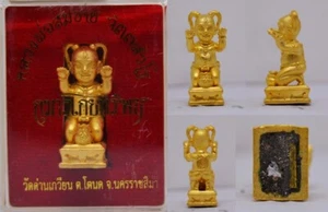 Kuman Koi Sap 2555 LP Somchai Thai Occult Amulet Gold Plate Wealth Attracting - Picture 1 of 2