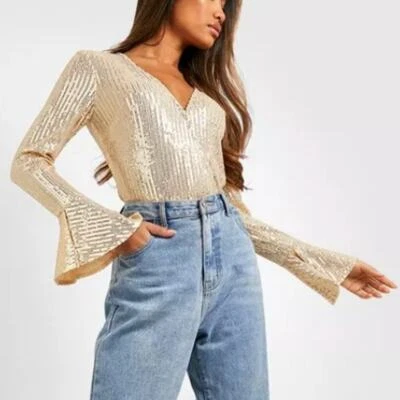 Body Boohoo Lentejuelas Envolvente Volantes Puño en Dorado, Talla 10 Foto 1 de 2