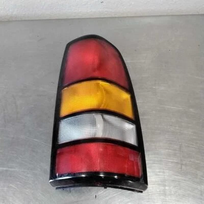 Правый задний фонарь в сборе для GMC Sierra 2500 2004-2007 годов выпуска - Изображение 1 из 2