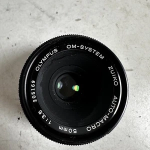 Olympus OM-System Zuiko Auto-Macro Objektiv 50 mm f/1:3,5 schwarz Kamerahalterung - Bild 1 von 12
