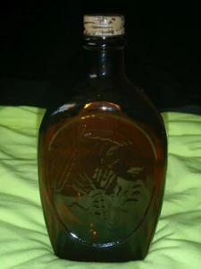 VINTAGE LOG CABIN SYRUP AMBER GLASS BOTTLE WITH HEADRESS - Picture 1 of 12