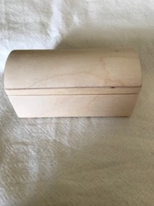 Puppenstube Holztruhe gewölbt oben - Anzugmalerei / Lackierung - Bild 1 von 4