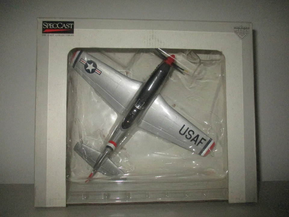 NORTH AMERICAN P-51D MUSTANG SPECCAST SCALA 1:48 - Immagine 1 di 1