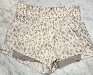 AVIVA Beige Taupe Animal Print Biker Lined Running Shorts Woman’s Small 4-6 - Picture 1 of 12