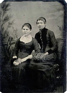 ANTIQUE TINTYPE PHOTO PORTRAIT OF TWO YOUNG WOMEN - Picture 1 of 1