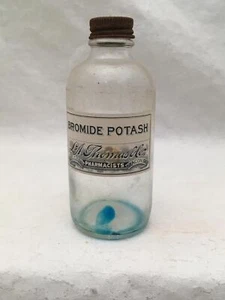 Vintage 5" Bottle with Lid & Label BROMIDE POTASH L A Thomas & Co Pharmacists - Picture 1 of 6