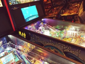 Cubierta de bisagra magnética iluminada Guardianes de la Galaxia GotG pinball-amarillo-v2-12V - Imagen 1 de 7
