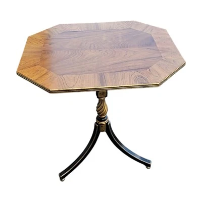 Mesa de acento Mid-Century Regency chapa de palisandro base de trípode con borde dorado Foto 1 de 4