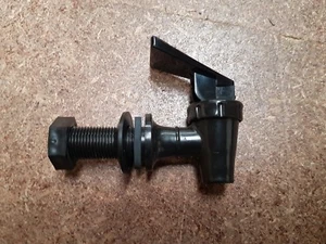 2x Tomlinson Plastic Water Faucet - Drink Dispenser Spigot - Picture 1 of 2