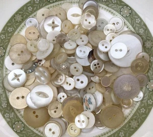 75g of Vintage Preloved Buttons in Cream, White and Clear Asst 8 - Picture 1 of 2