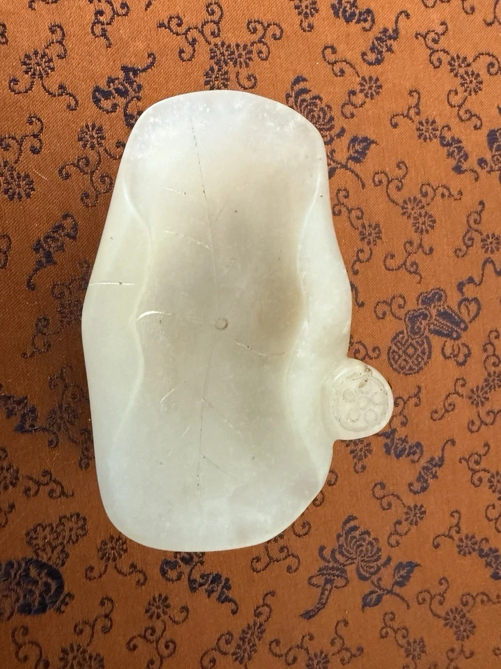 Olla de lavado con cepillo de jade tallado chino Foto 1 de 4