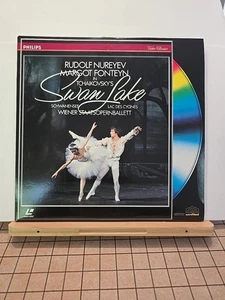 Swan Lake Laserdisc (Rudolf Nureyev / Margot Fonteyn)- Wiener Staatsopernballett - Picture 1 of 2
