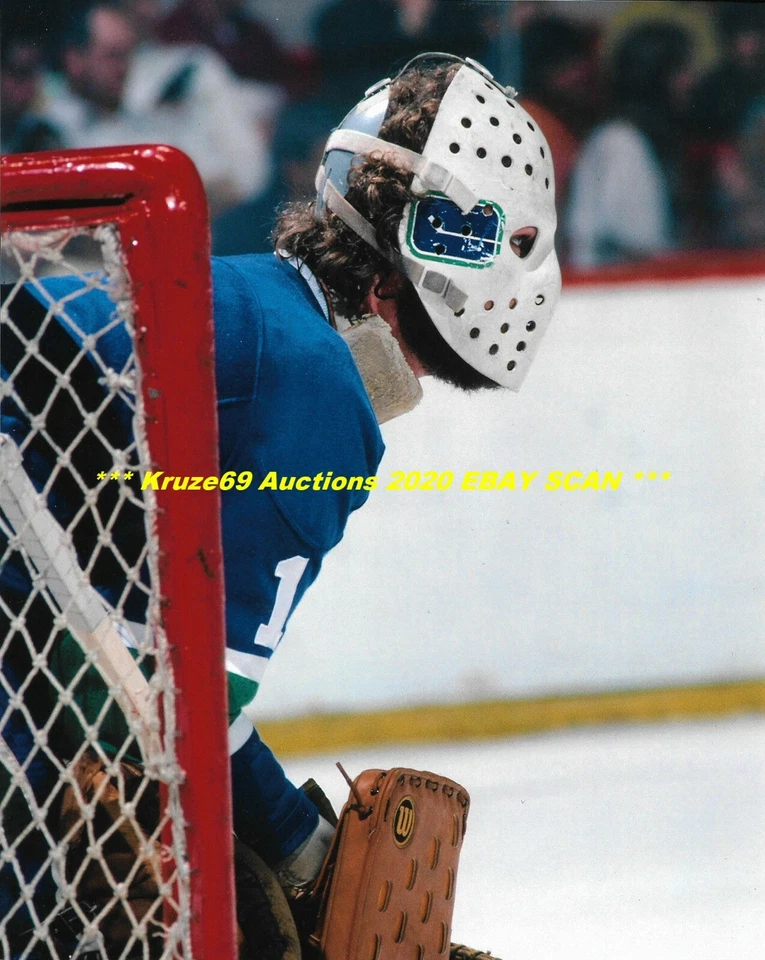 GARY SMITH The MASK Up CLOSE 8x10 Photo VANCOUVER CANUCKS Star GOALIE WOW - Image 1 of 1