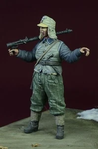 D-Day Miniature 35069 1/35 WWII Luftwaffe Mechanic Supervisor, Winter 1942-45 - Picture 1 of 4