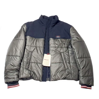 Chaquetas acolchadas de nailon Bally 6240345 Forest precio de venta sugerido por el fabricante 999 USD Foto 1 de 4