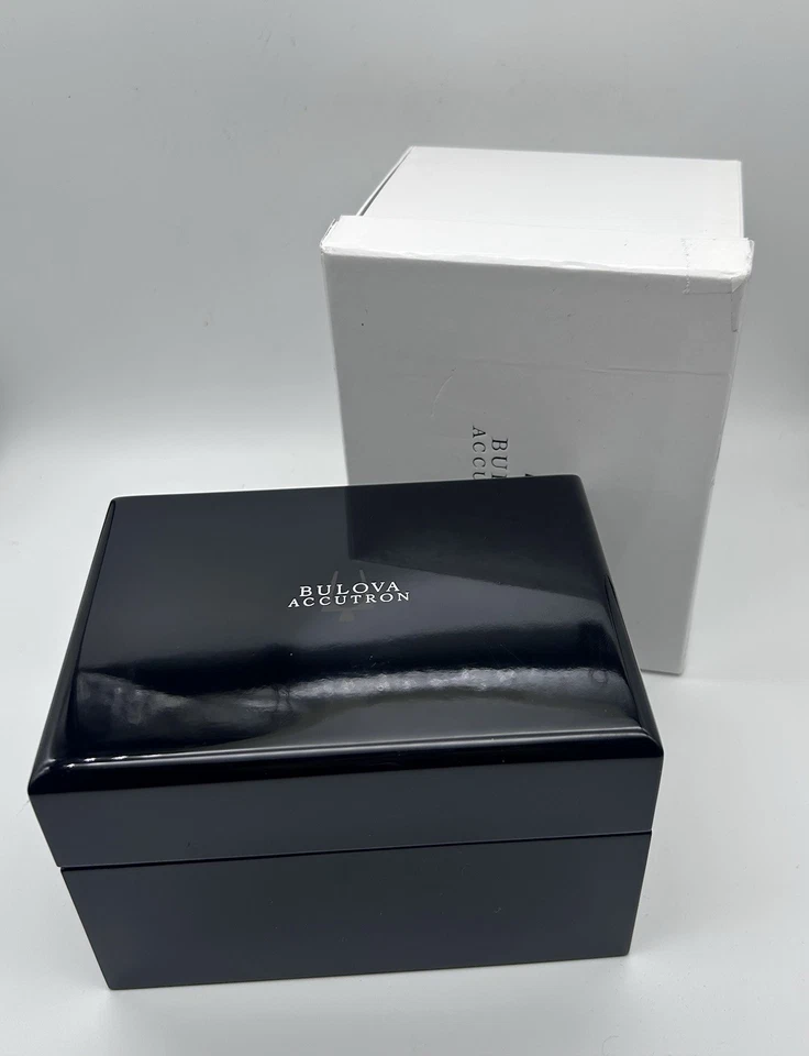 Auténtico Reloj Bulova Accutron Piano Negro Vintage Caja de Presentación y Caja Exterior Foto 1 de 4