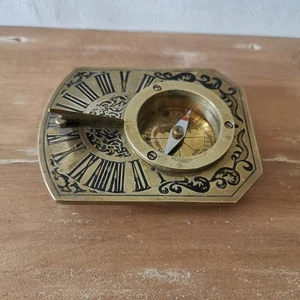Alte Sonnenuhr / Kompass aus Bronze / Ref. A96 - Bild 1 von 12