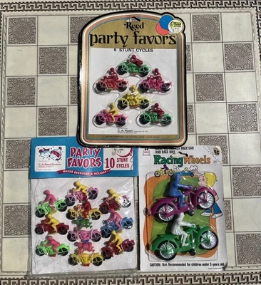 Lot (3) VINTAGE CYCLES Triumph Dime Store Motorcycle Toy 1970s Hong Kong On Card - Image 1 of 4