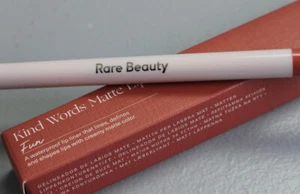 RARO BEAUTY Kind Words lápiz de contorno de labios mate delineador de labios divertido 0,4 g K29-DIVERTIDO - Imagen 1 de 9