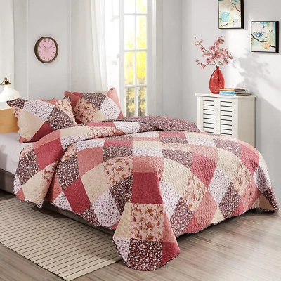 Qucover Quilted Bedspread King Size, Multicolour Print Red Pink Beige Patchwork