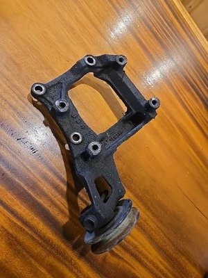 Soporte de montaje de compresor de aire acondicionado para camioneta Toyota 88-95 4runner V6 OEM P8966b246 Foto 1 de 4