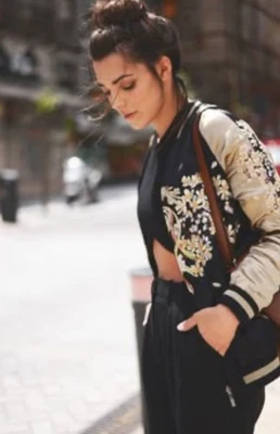 Jaqueta bombardeiro de beisebol sukajan bordada de cetim reversível tamanho pequeno em excelente estado usado - Imagem 1 de 4