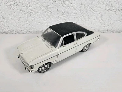 Opel Kadett / Olympia 1:18 Revell 2002 Modellauto Silber - Bild 1 von 4
