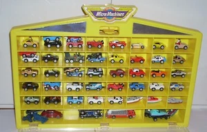 Vintage 1980er Galoob Micro Machines gelber Koffer Konvolut 56 Autos Boote Feuerwehrauto - Bild 1 von 4