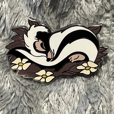 Prendedor bolsa misteriosa Disney Sweet Dreams 2022 - **FLOR** Bambi Foto 1 de 2