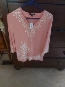 Top donna Bua/bua taglia S colore pesca con disegno tubino bianco nuovo con etichette ($36,99) - Foto 1 di 3