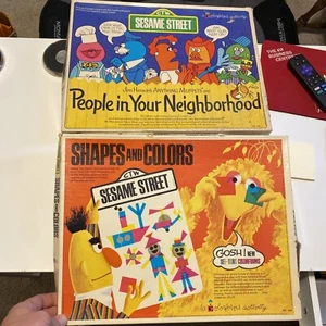 Vintage 1972 Sesame Street Colorforms Shapes & Colors-People In Neighborhood-EUC - Picture 1 of 12