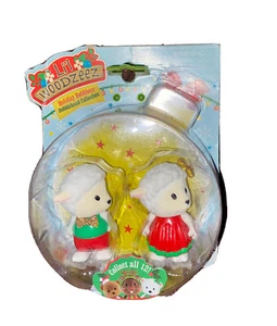 NUEVO*LIL WOODZEEZ*COPO DE NIEVE Y BOLA DE NIEVE*Juego Bobbleez de vacaciones*Bobblehead*CORDERO/OVEJA - Imagen 1 de 5