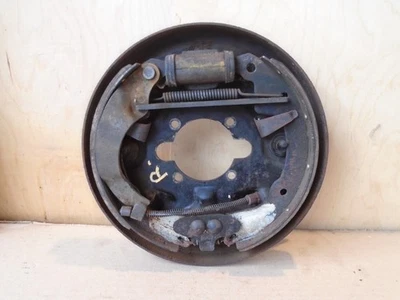 MONTAJE PLACA RESPALDO FRENO TRASERO DERECHO RENAULT DAUPHINE 4cv? Foto 1 de 4