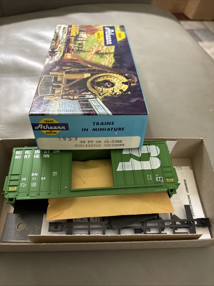 Athearn HO Scale Burlington Northern BN 40' OB Hi-Cube Box Car Kit Built 1957 - Image 1 of 4