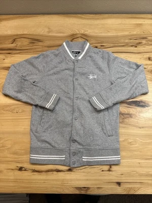Sudadera con botones gris manga larga Stussy para hombre talla pequeña Foto 1 de 4