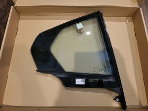 2024-2025 OEM BMW RIGHT PASSENGER REAR DOOR FIXED GLASS - Picture 1 of 2
