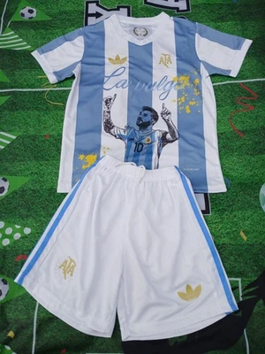 Conjunto infantil edição especial Argentina 2025/26- LEO MESSI⚽️🥅🔥 - Imagem 1 de 3