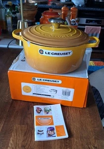 Le Creuset Cast Iron Signature Casserole Dish 24cm - Nectar BNIB - Picture 1 of 6
