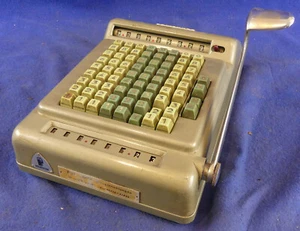 Brunsviga Modell 90 TA - Rechenmaschine alt antik - Mus. Lüdenscheid - 0992 - Bild 1 von 8