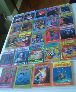 24 PC Vintage 90's R L Stine Goosebumps Paperback Book LOT Scary Mystery 1993 - Bild 1 von 21